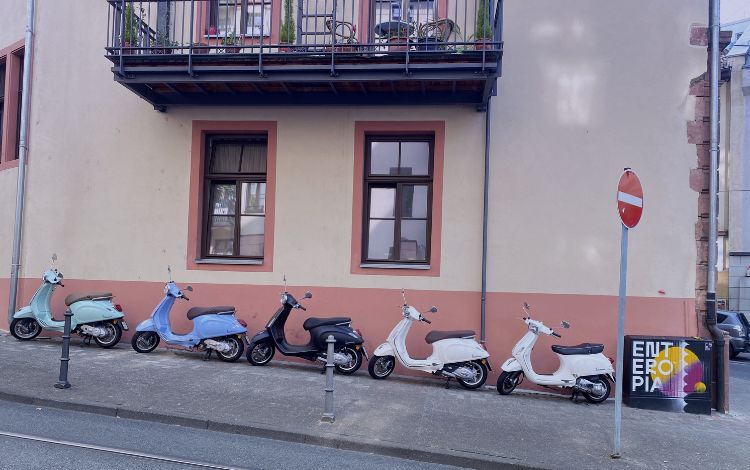 Scooters en Gaustraße